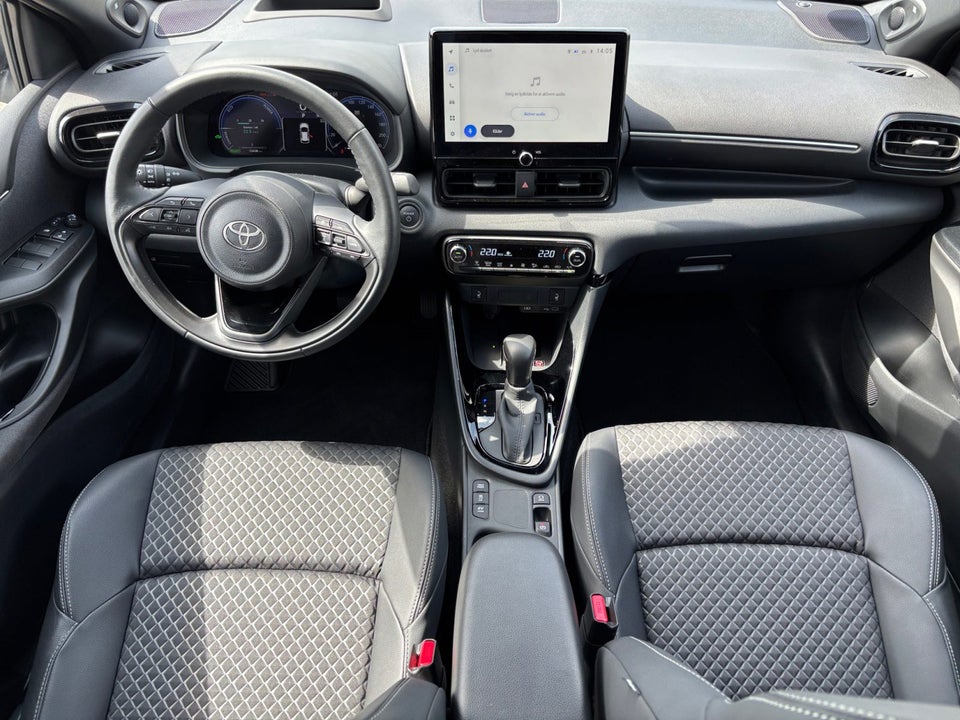 Toyota Yaris 1,5 Hybrid Executive e-CVT 5d