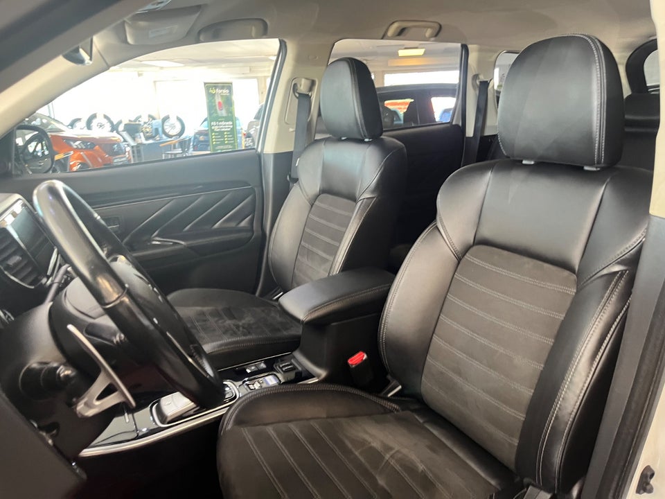 Mitsubishi Outlander 2,4 PHEV Intense CVT 4WD 5d