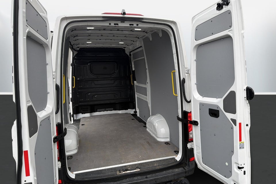 VW Crafter 35 2,0 TDi 177 Kassevogn L3H2 aut.