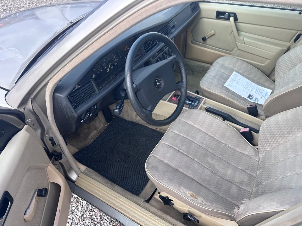 Mercedes 190 E 1,8 Sportline aut. 4d