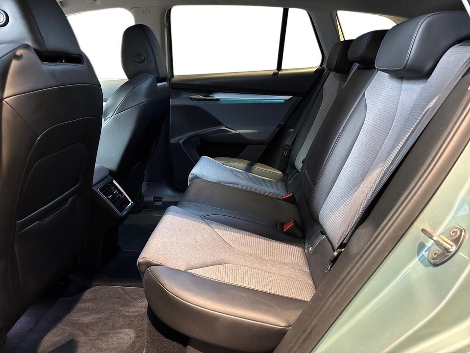 Skoda Enyaq 60 iV Loft 5d