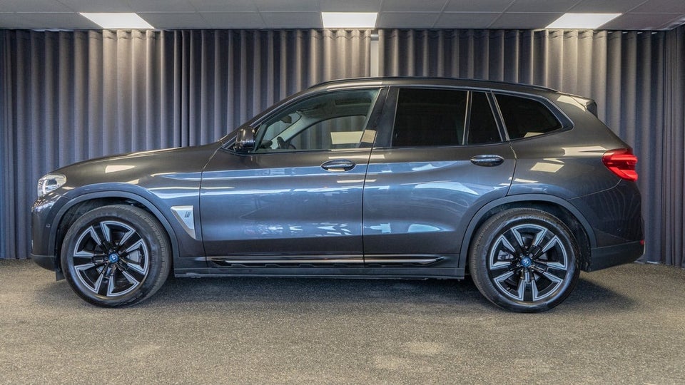 BMW iX3 Charged 5d