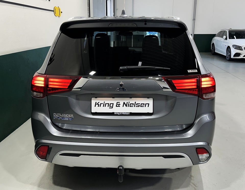 Mitsubishi Outlander 2,4 PHEV Instyle CVT 4WD 5d