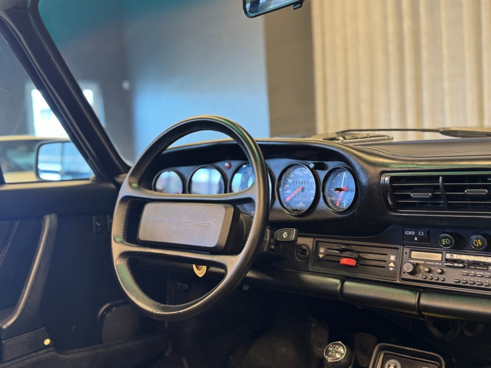 Porsche 911 3,2 Carrera Cabriolet 2d