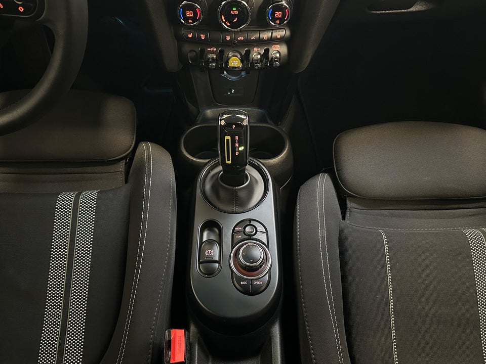 MINI Cooper SE Essential 3d