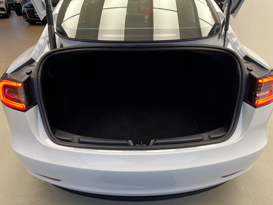 Tesla Model 3 Standard Range+ RWD 4d