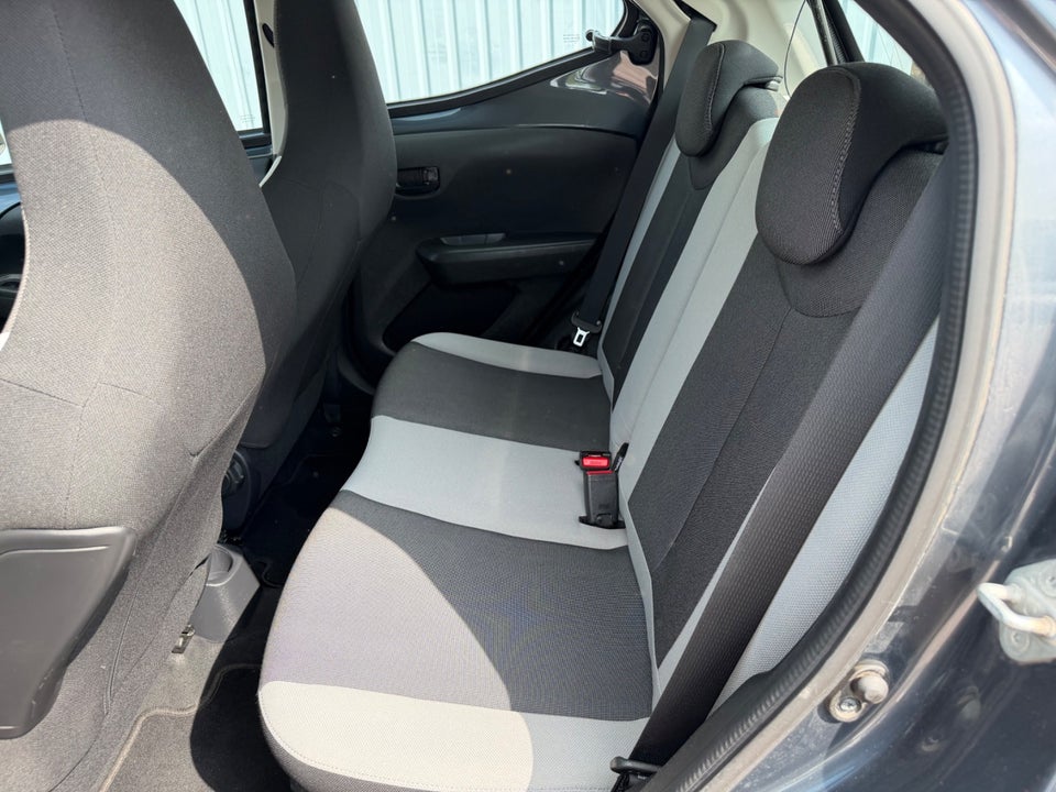 Toyota Aygo 1,0 VVT-i x-play x-touch 5d