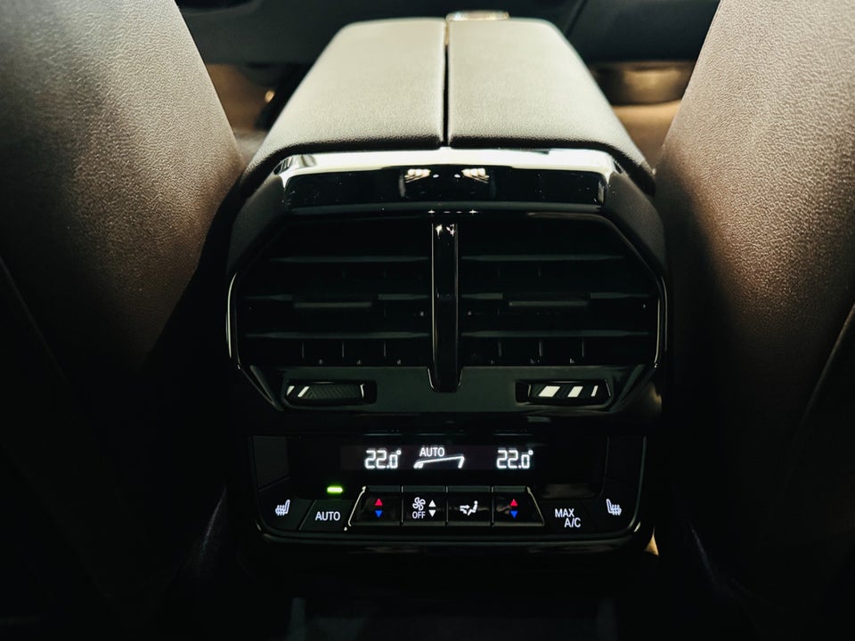 BMW iX xDrive40 Supercharged 5d