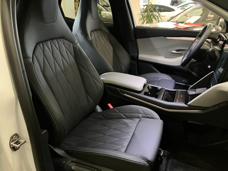 Ford Explorer 77 Premium Extended Range 5d