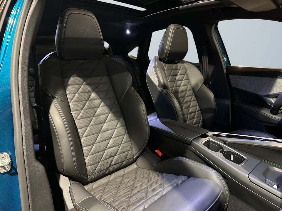 Peugeot e-3008 77 GT Pack 5d