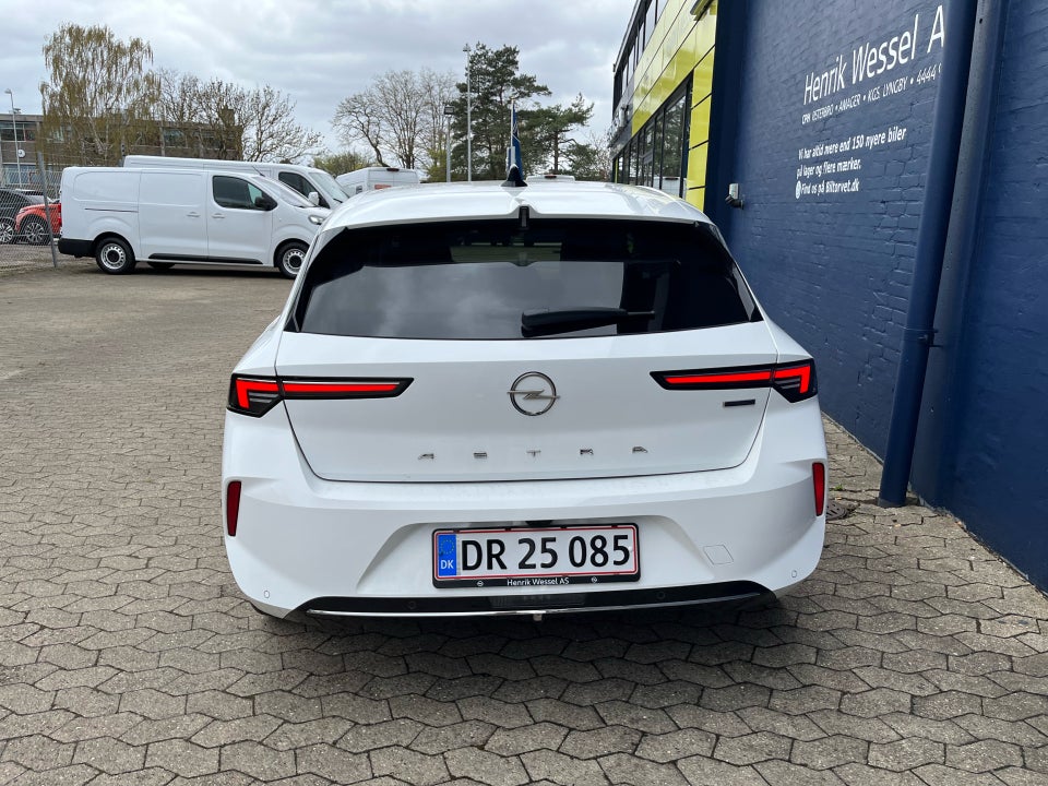 Opel Astra 1,6 PHEV Elegance aut. 5d