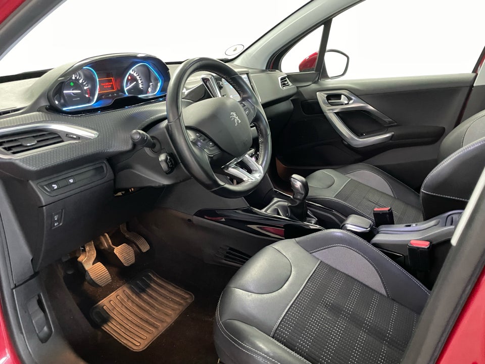 Peugeot 2008 1,2 e-THP 110 Selection Sky 5d