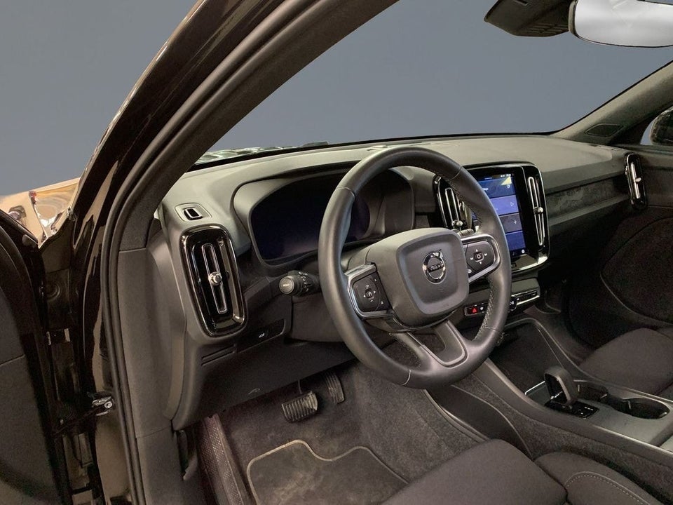 Volvo EX40 Extended Range Black Edition 5d