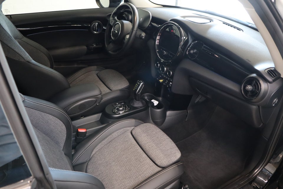 MINI Cooper SE Classic Trim 3d