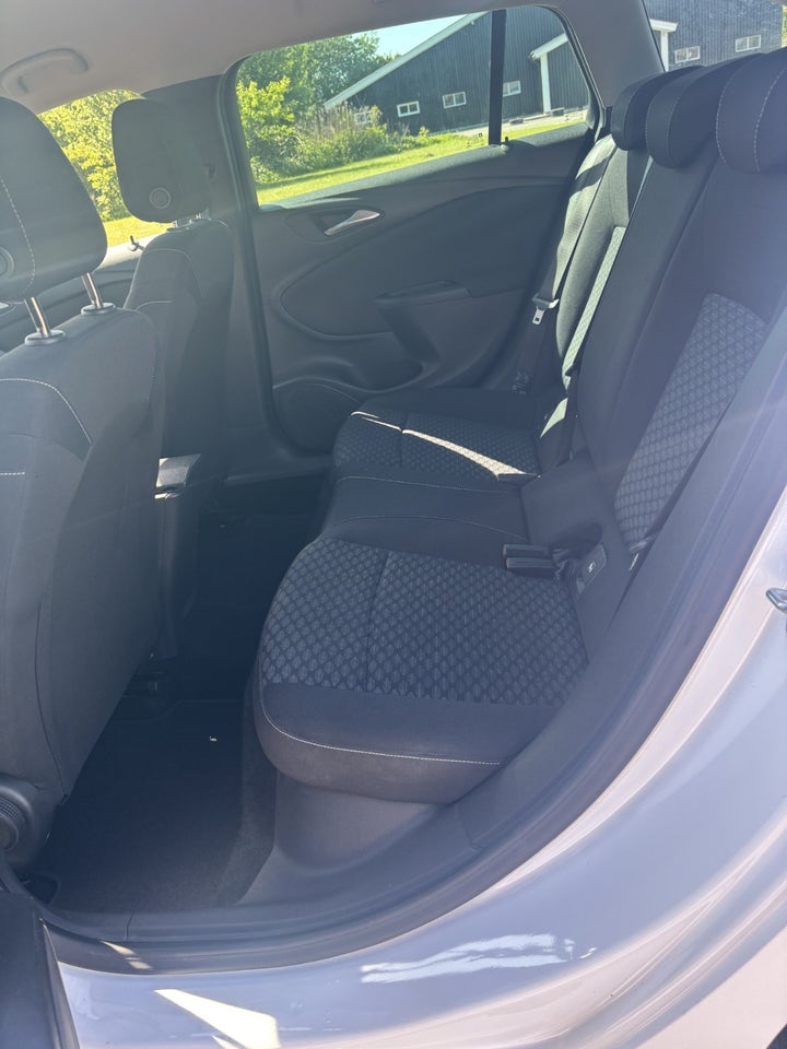 Opel Astra 1,6 CDTi 110 Enjoy Sports Tourer 5d