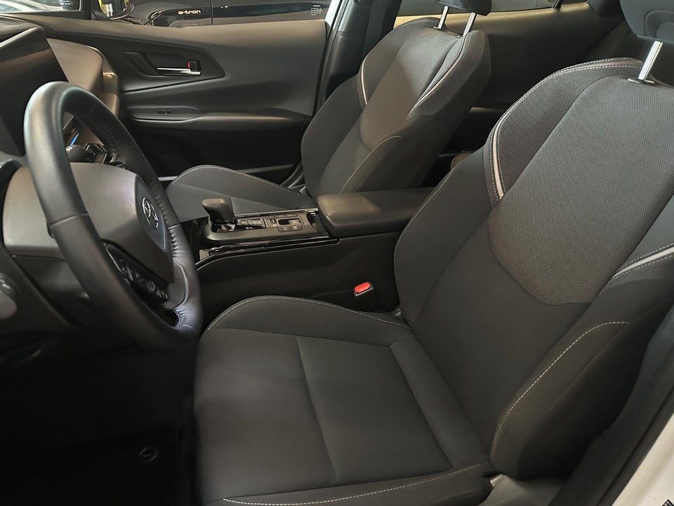 Toyota Prius 2,0 Plug-in Hybrid Elegant 5d