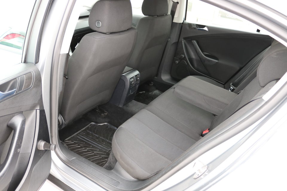 VW Passat 2,0 FSi Trendline 4d