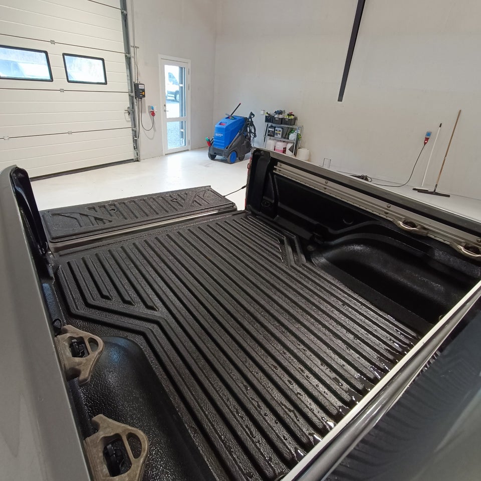 Nissan Navara 2,3 dCi 190 Db.Kab Tekna aut. 4d
