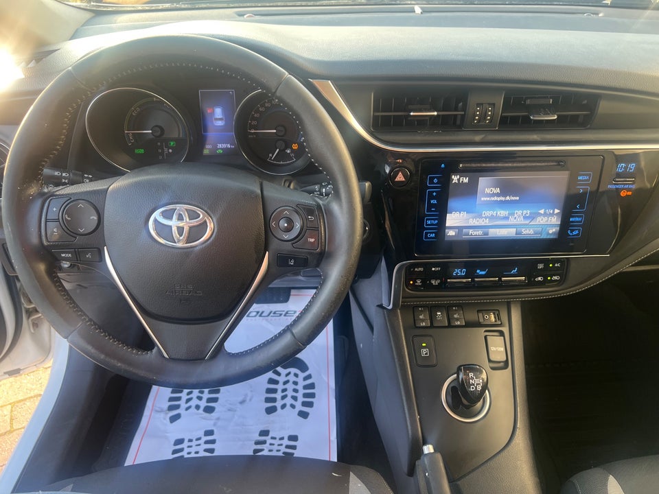 Toyota Auris 1,8 Hybrid H2 Touring Sports CVT Van 5d