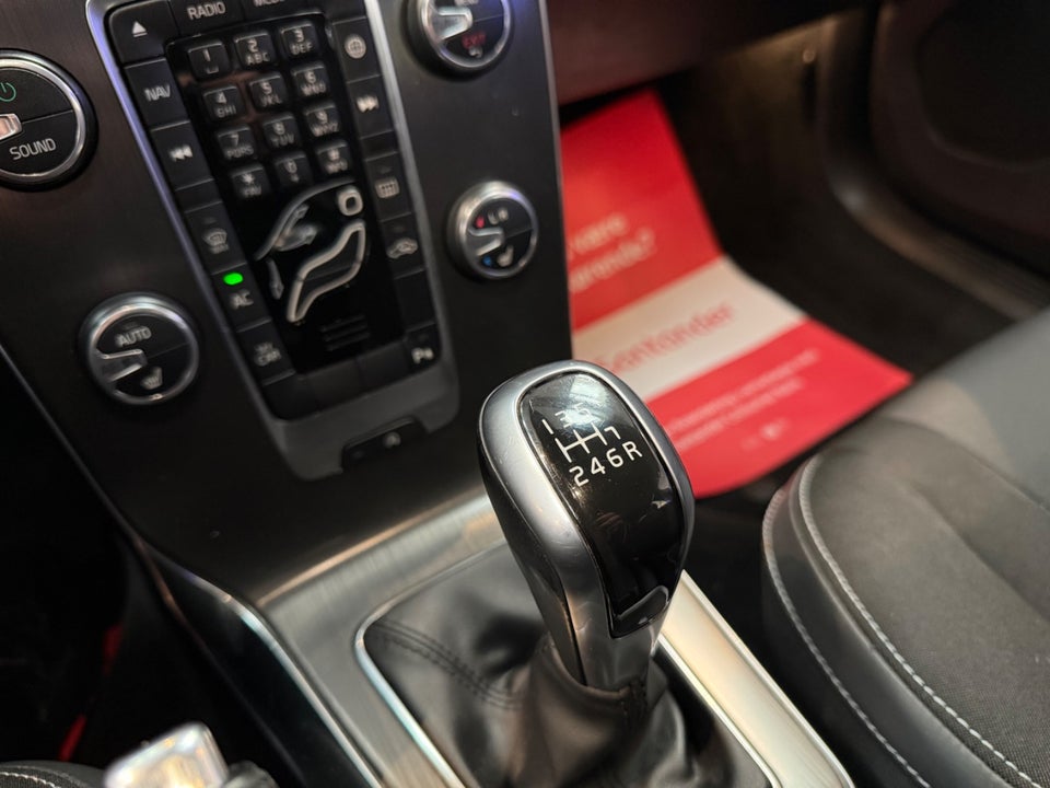 Volvo V40 2,0 D2 120 Momentum Eco 5d