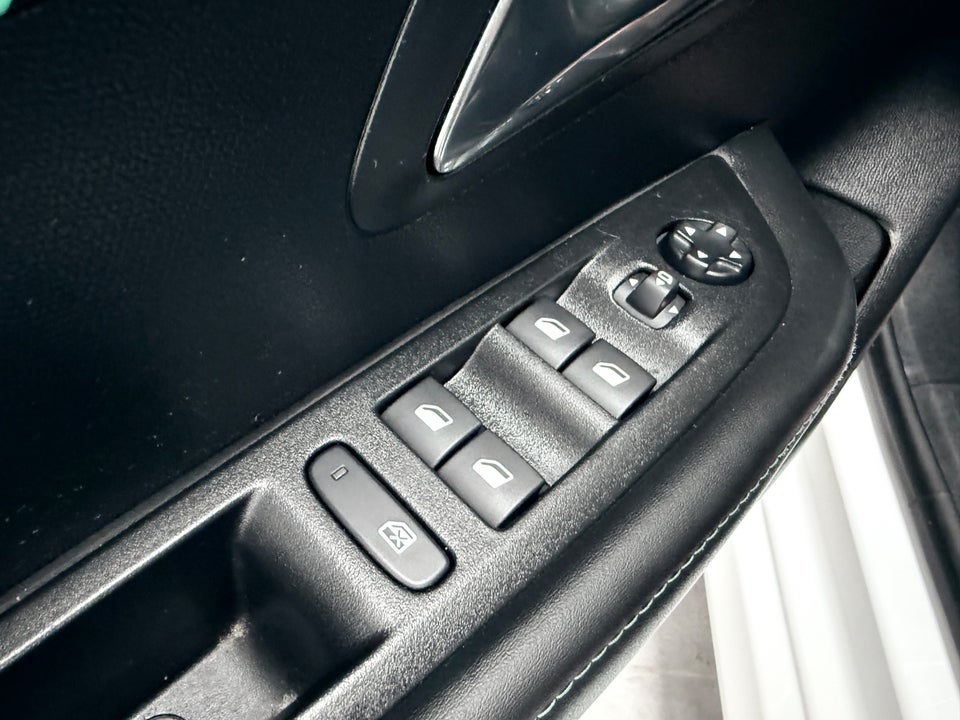 Peugeot 208 1,2 PureTech 100 Allure 5d