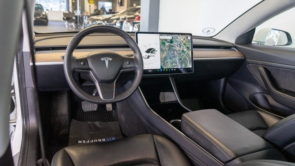 Tesla Model 3 Standard Range+ RWD 4d