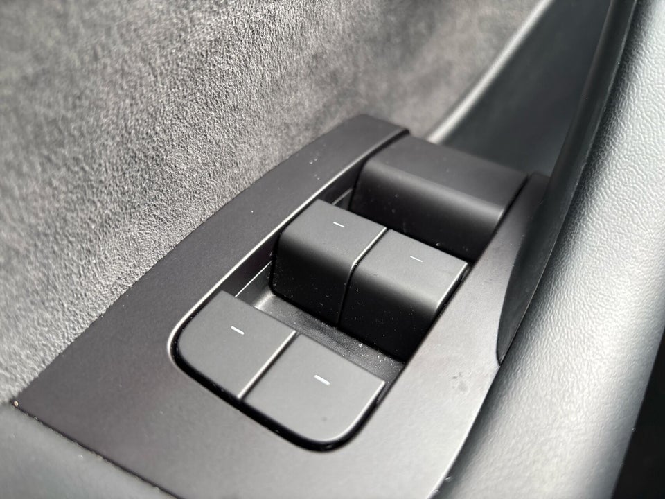 Tesla Model Y Long Range AWD 5d