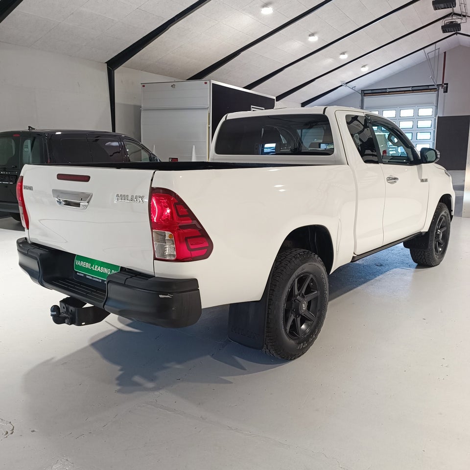 Toyota HiLux 2,4 D T3 Ex.Kab aut. 4d