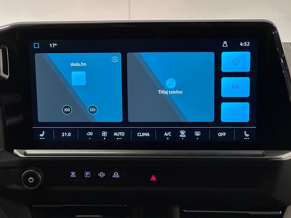 VW e-Caravelle 64 Style SWB