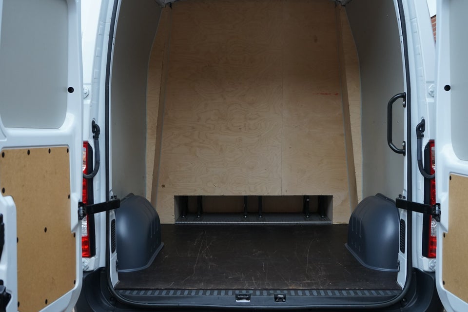 Renault Master IV T35 2,3 dCi 150 L2H2 Kassevogn