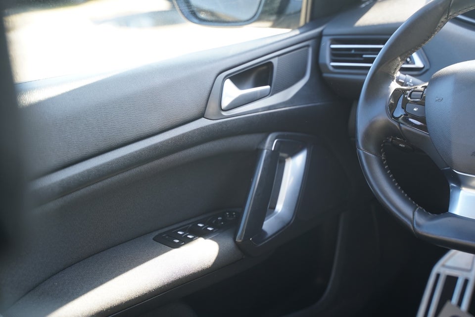 Peugeot 308 1,5 BlueHDi 130 Allure Grand SW 5d