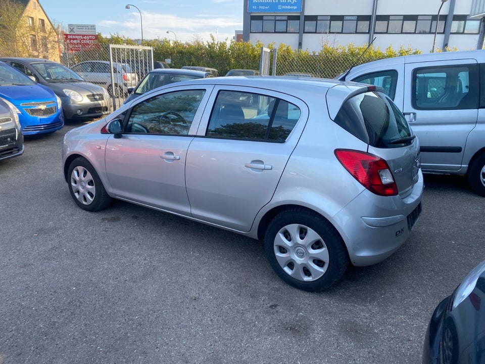 Opel Corsa 1,4 16V Cosmo 5d