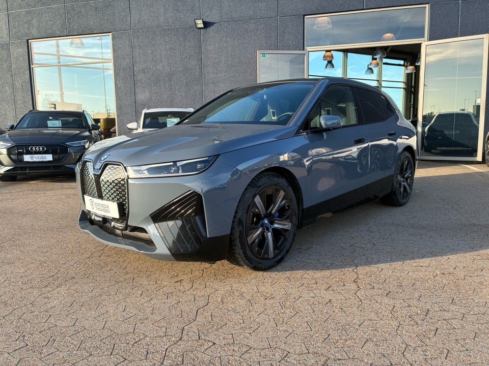 BMW iX xDrive50 Fully Charged 5d