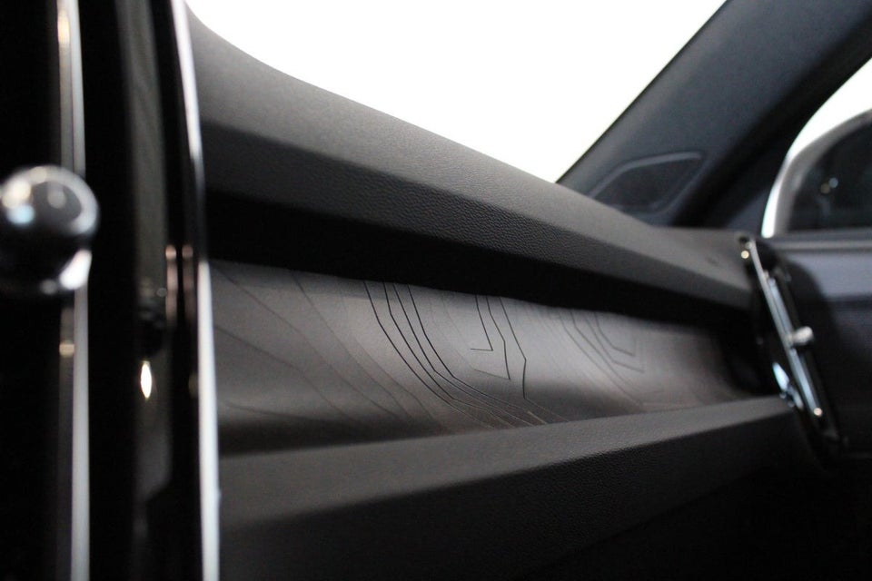 Volvo XC40 ReCharge Extended Range Plus 5d