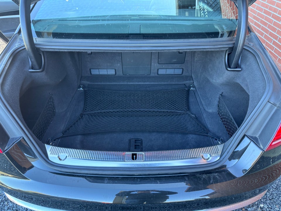 Audi A8 3,0 TDi 250 quattro Tiptr. 4d