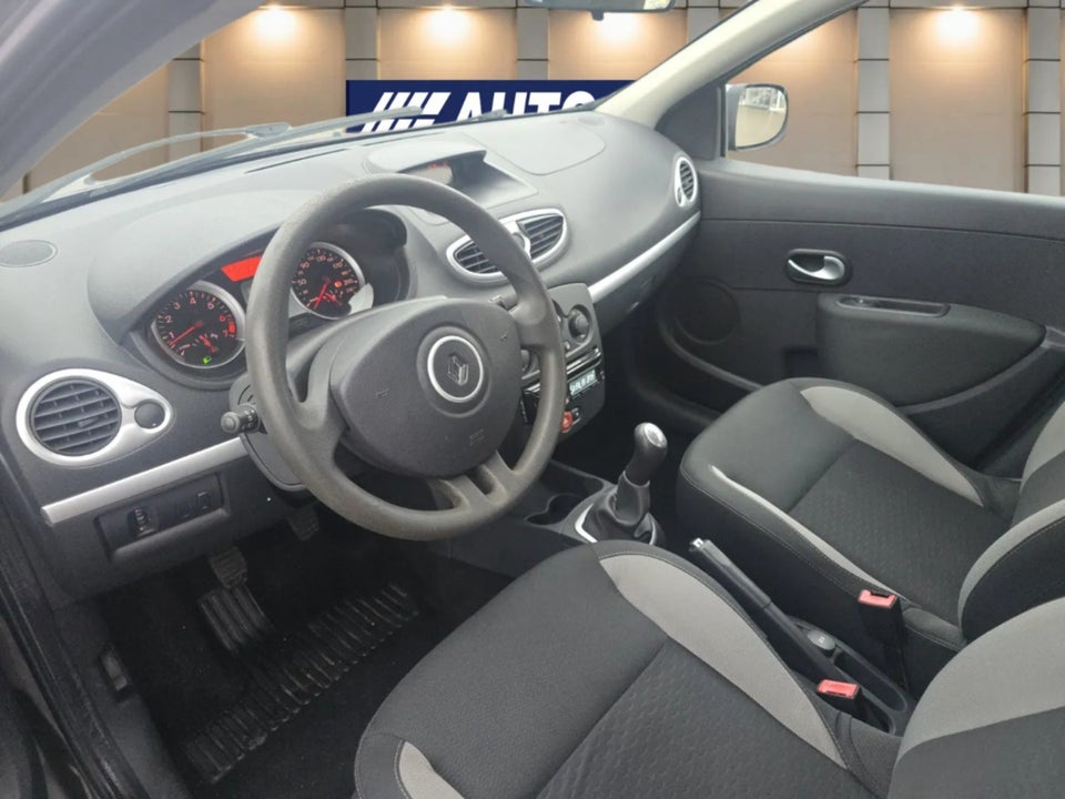 Renault Clio III 1,2 16V TCe Expression 5d