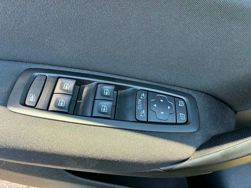Renault Megane IV 1,3 TCe 140 Limited Sport Tourer EDC 5d