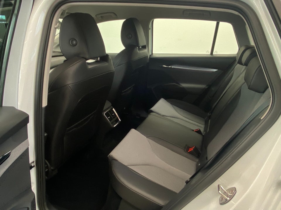 Skoda Enyaq 60 iV Loft 5d