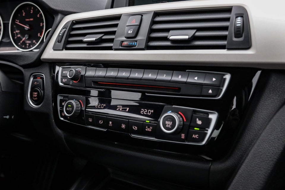 BMW 320d 2,0 Sport Line aut. 4d