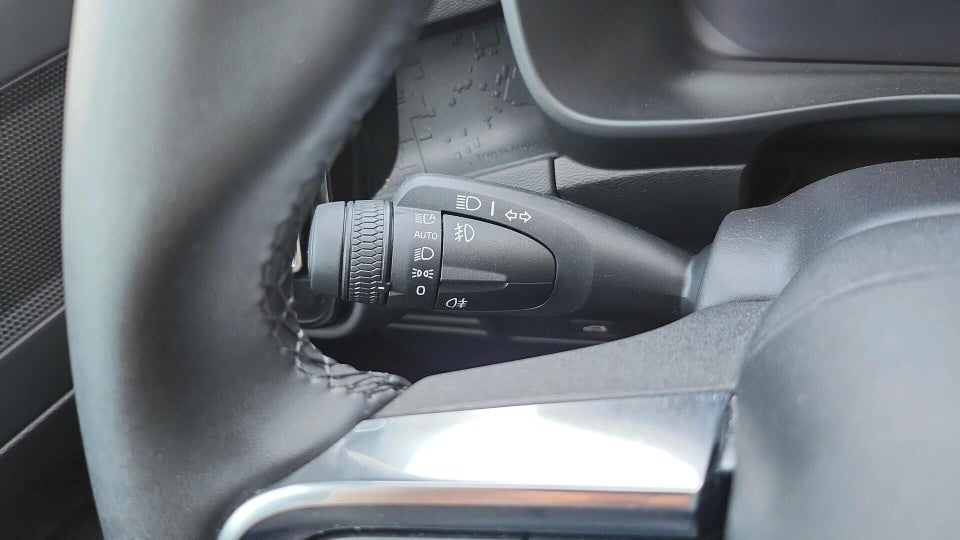 Volvo EC40 Standard Range Core 5d