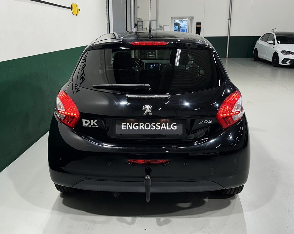 Peugeot 208 1,2 VTi Allure Sky 5d