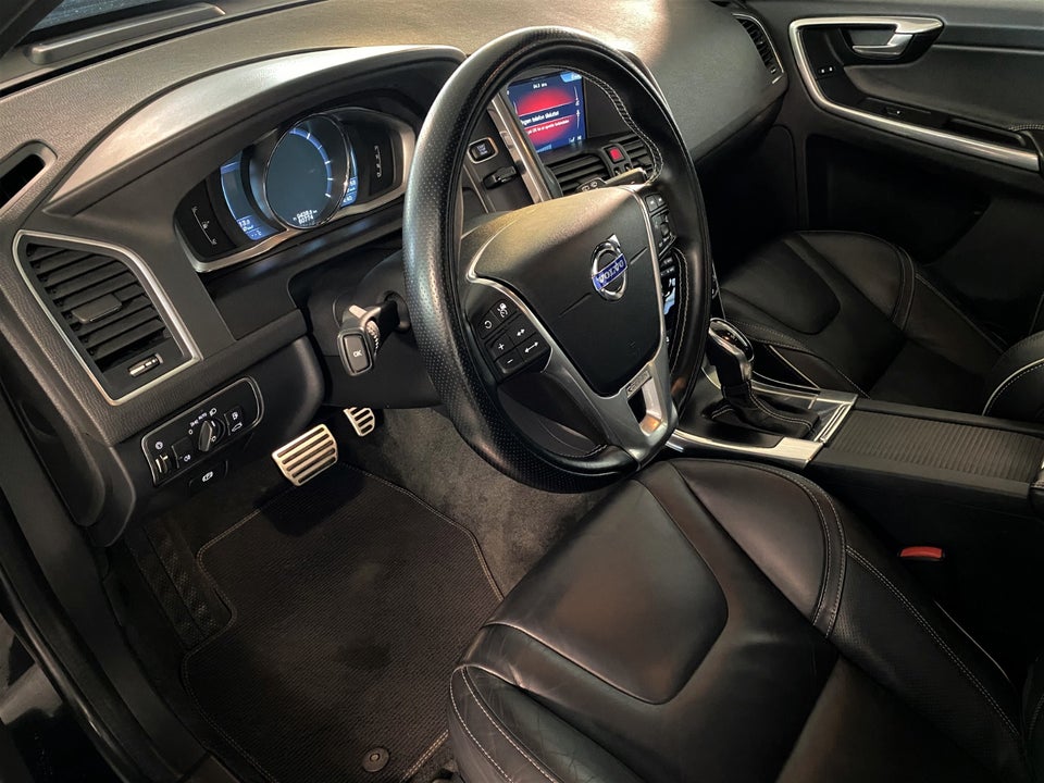 Volvo XC60 2,0 D4 181 R-Design aut. 5d