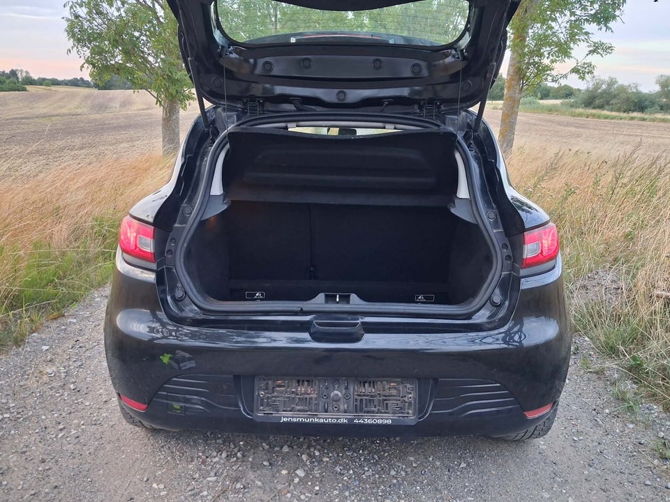 Renault Clio IV 1,2 16V Expression 5d