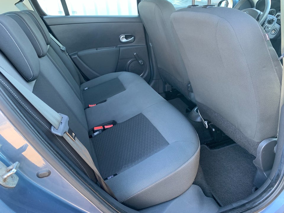 Renault Clio III 1,2 16V Avantage 5d