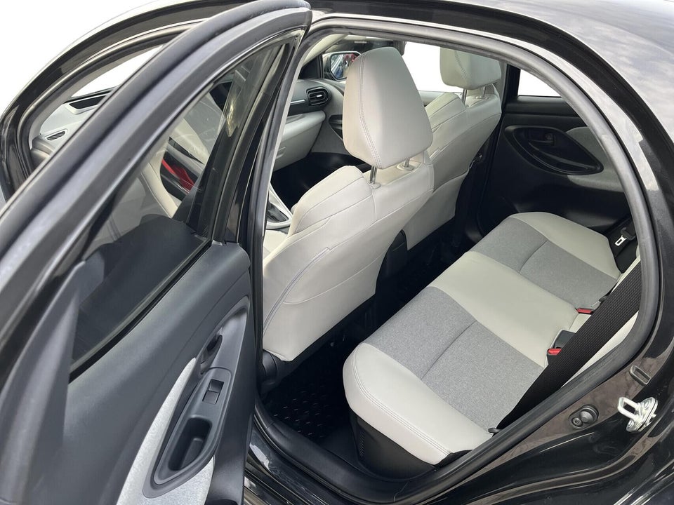 Toyota Yaris 1,5 Hybrid H4 e-CVT 5d