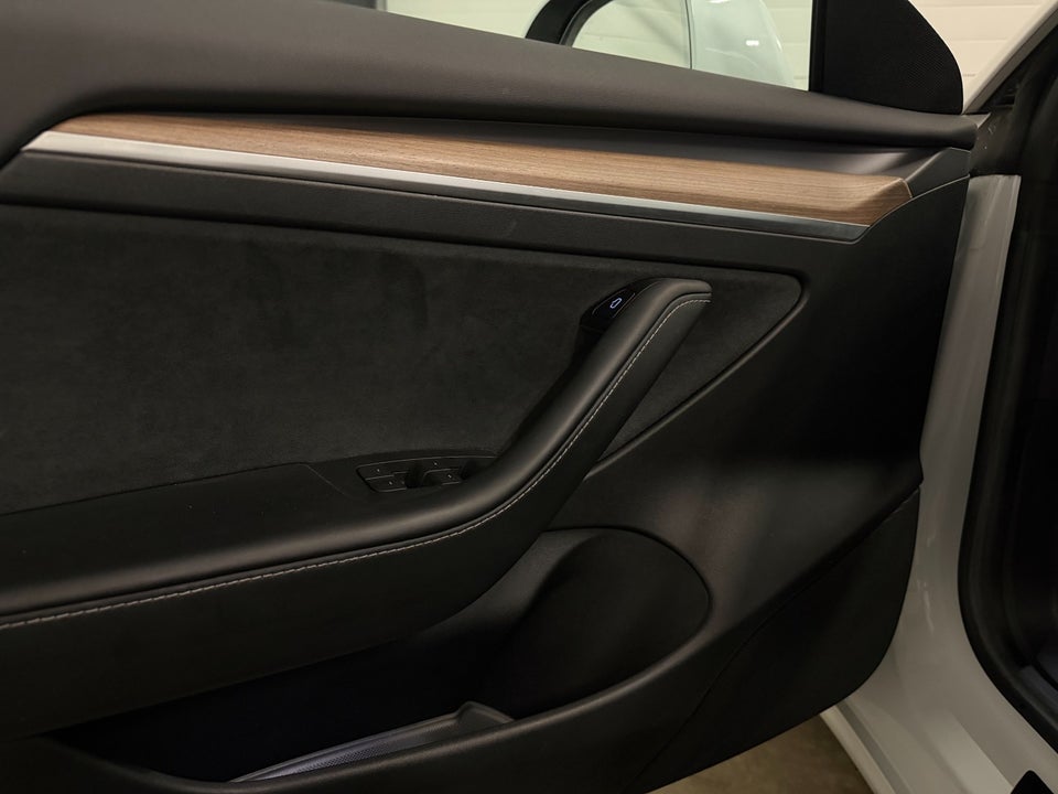 Tesla Model 3 Long Range RWD 4d