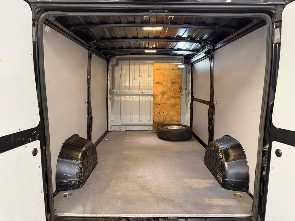 Peugeot Boxer 333 2,2 BlueHDi 140 L2H1 Premium