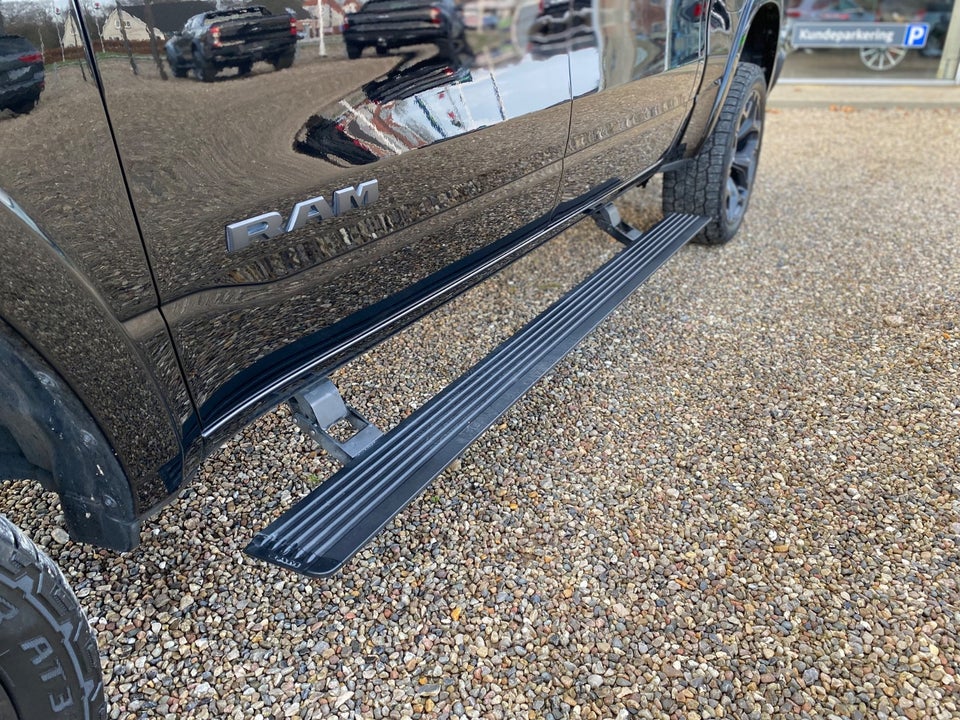 Dodge RAM 1500 5,7 V8 Hemi Limited Night aut. 4d