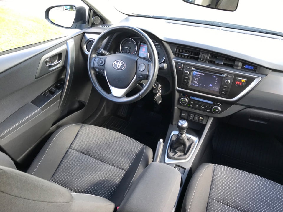 Toyota Auris 1,4 D-4D T2 5d