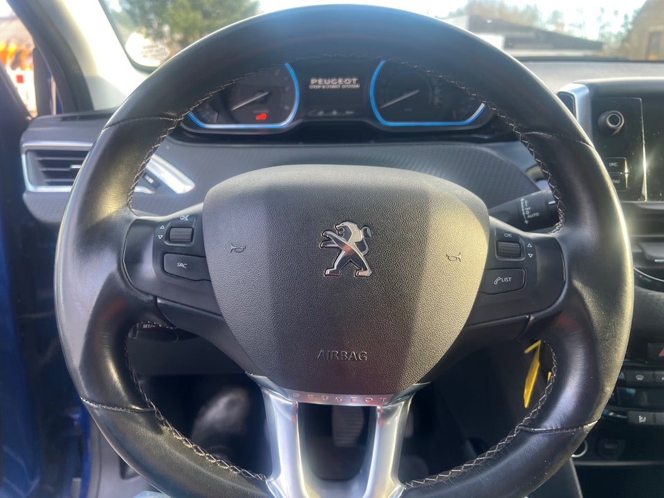 Peugeot 2008 1,5 BlueHDi 100 Prestige Sky 5d